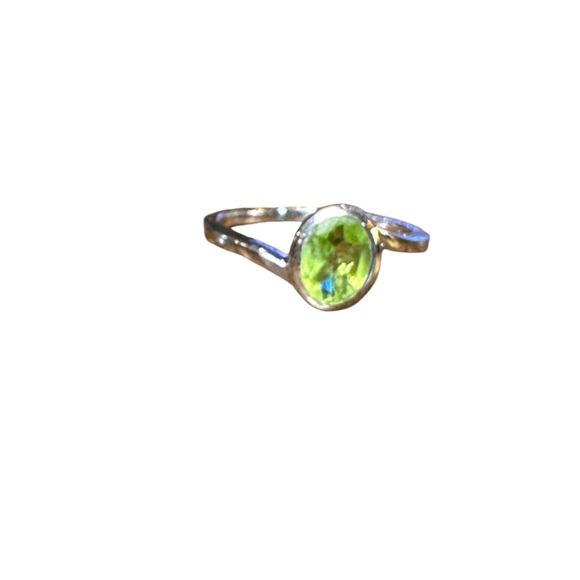 Peridot Silver Ring Size 7.0 - Picture 7 of 7